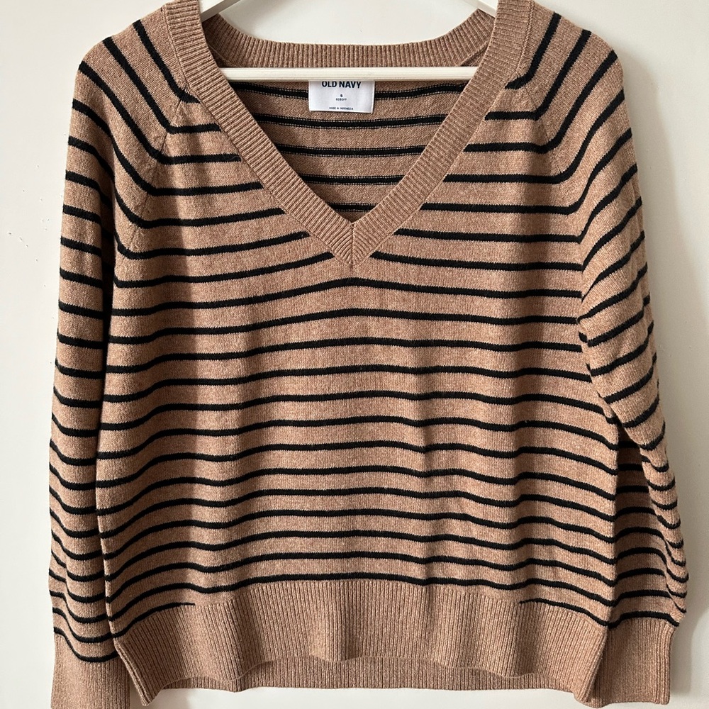 OLD NAVY Women's V-Neck Long Sleeve Sweater - Camel Brown / Black Stripes SMALL